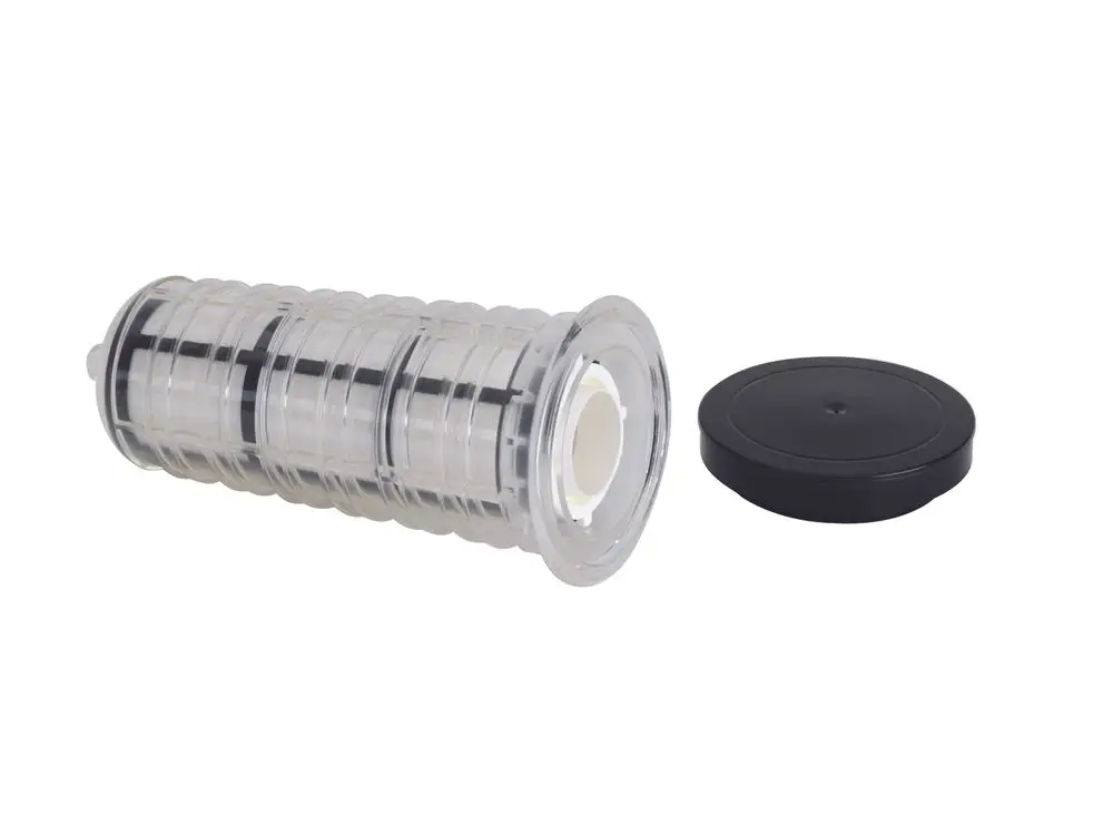 Durchsichtiger Hygienetresor von BWT mit zylindrischer Form und schwarzem Deckel. Geeignet für E 1 Filter mit aufgerauter Oberfläche für besseren Halt.